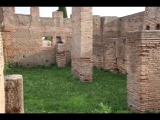 02782 ostia - regio v - insula vi - edificio (v,vi,2) - 1. raum von norden - bli ri osten - 01-2024.jpg